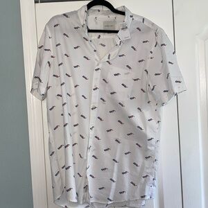 Brand new with tags great for summer! Men’s button down casual!